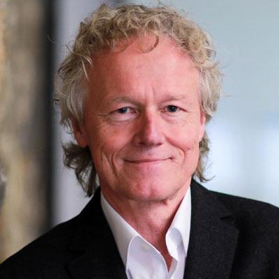 Dr Andreas König
